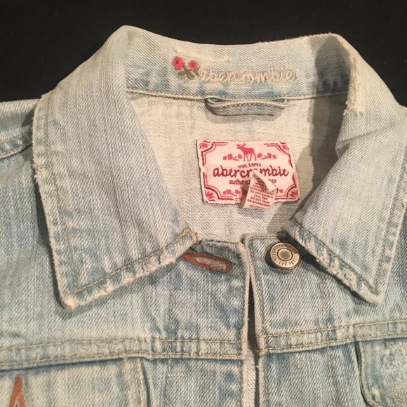 Abercrombie Jean Jacket listed as XL but runs like a Medium - Picture 2 of 2